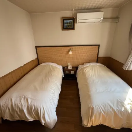 HOTEL MARSHLAND