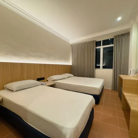 JADE HOTEL Отели рядом с достопримечательностью «Гейланг»