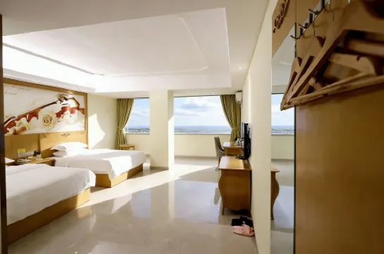 Bincheng Hotel (Dongxing National Gate Scenic Area Port)