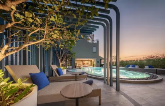 Casa 17 Hotel Bangkok Hotels near Taling Chan