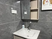 Changsha Riverside Sunset Female Only Hostel (Peiyuanqiao Subway Station)