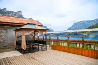 Pingshun lmpression JindingGuesthouse - parking
