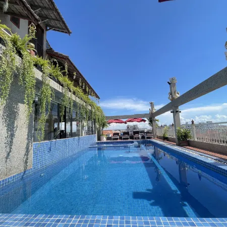 Bronam Residence & Spa Отели рядом с достопримечательностью «Пном Бакхенг»
