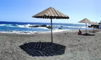 Joya natural en calma con amplia vista al mar