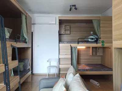 Qingmao Hostel (Nanning ASEAN Business District Subway Station Wanxiang Mall)  호텔
