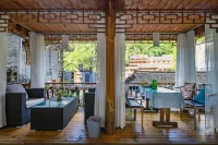 Fenghuang Shanjianxishui Courtyard Inn - Inns