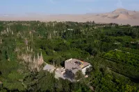 Dunhuang Spring Mud Art Museum Resort Hotel - Bjergudsigt