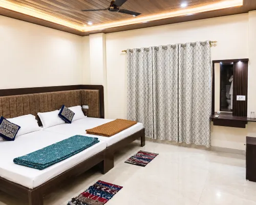 Shri Ram Janki Atithi Nivas Hotels near Chaukhandi Stupa