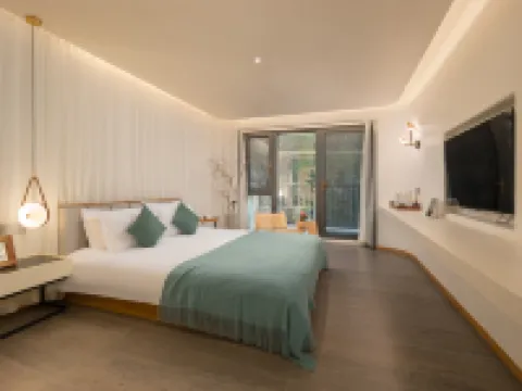 Xiao Zhang's Cultural and Artistic Homestay Hotels near Baisui Palace