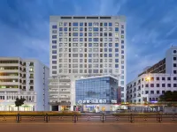 Chonpines Hotel (Sanya Jiefang Road Pedestrian Street Seaview Store) Hotel di Distrik Perkotaan