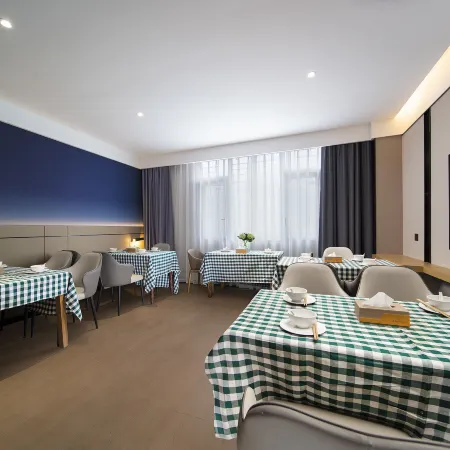 VALATOMS Van Latu Sunshine Hotel (Mao County Ancient Qiang City)