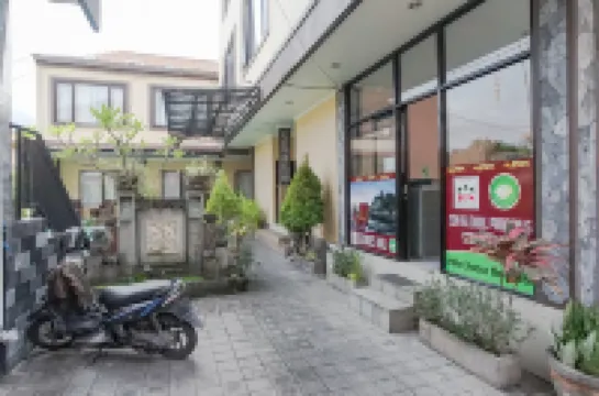 ทากซ่าอูมาเกสต์เฮ้าส์ โรงแรมใกล้คูต้าสแควร์