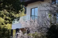 Hentique Resort Anji Hotel dekat Wu Changshuo Former Residence