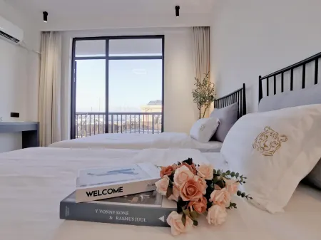 Sanya Yomovo – Bridge House Art Inn