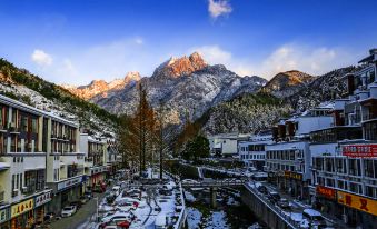 Huayuan Homestay (Huangshang Scenic Area South Gate)