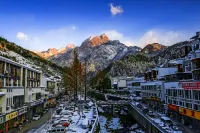 Huayuan Homestay (Huangshang Scenic Area South Gate)