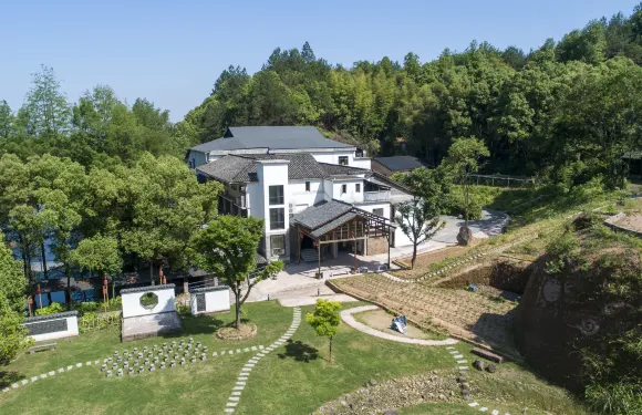 蘭溪卧龍湖畔山居