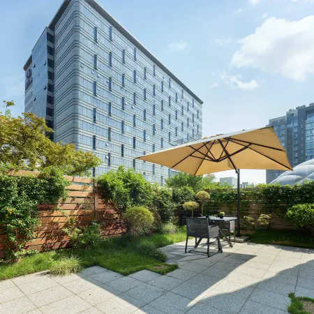 Hilton Shanghai Hongqiao Отели рядом с достопримечательностью «Чаннин»