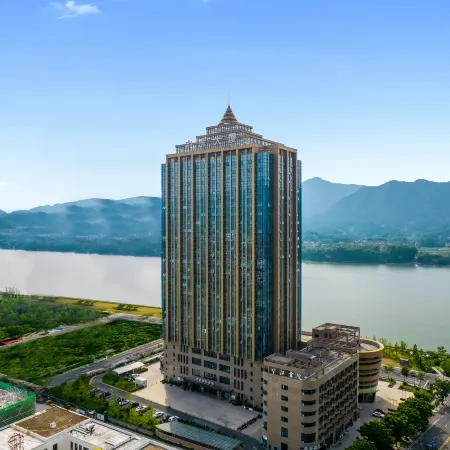 Tonglu Fuchun River Rosery Hotel