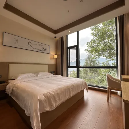 Yinjiang Yingmei Lake Hillside Hotel (Dashengdun Scenic Area Branch)