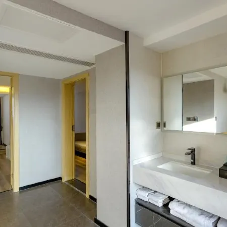 Quanzhou Dehua Yixuan Crossing Hotel (Cidu Avenue Branch)