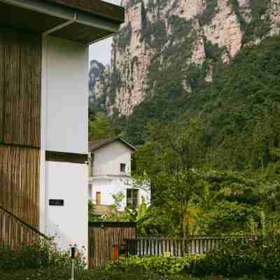 ZhangJiaJie Jianwai Qijing Resort Hotel Exterior