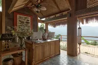 Huke Coffee Manor - parking