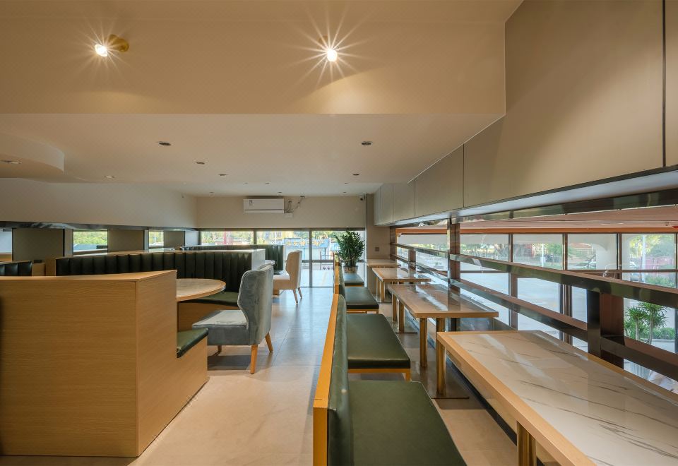 맛있는 조식이 차려진 식당 이미지