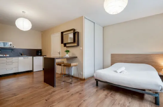 澤尼圖德飯店 - 大都會南特法義公寓式飯店