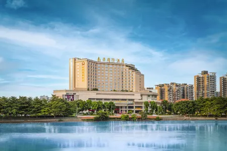 South Grand China International Hotel Отели рядом с достопримечательностью «Ying'en Gate Tower»