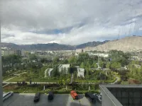 Lhasa U-TSANG HOTEL - pemandangan pegunungan