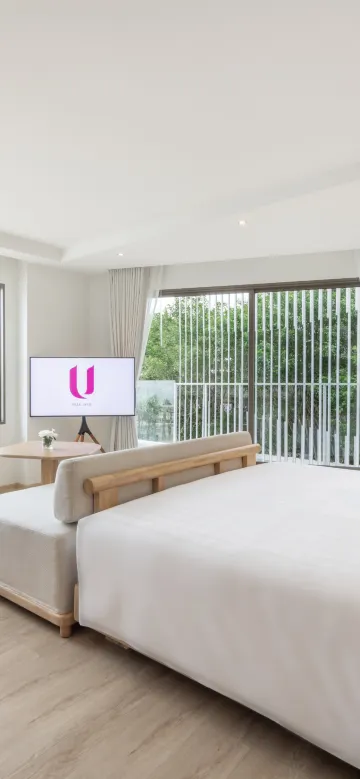 ห้องจูเนียร์สวีทวิวทะเลแบบพาโนรามาพร้อมระเบียง ลักส์ บลิส บาธ (24 Hours Use of Room)