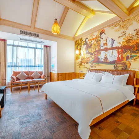 A thousand purple and red roof garden hotel (Guilin Liangjiang Sihu Scenic Area)