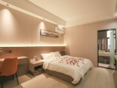 Anman Hotel (Fengcheng Railway Station Hengfeng Plaza) Hotels in Fengcheng