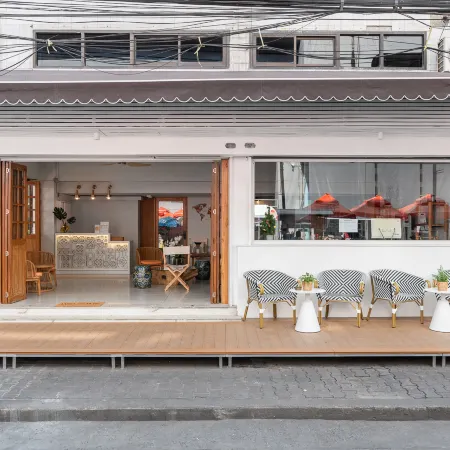 Unplugged at  Bangrak Design Hostel Отели рядом с достопримечательностью «Риверсайд»