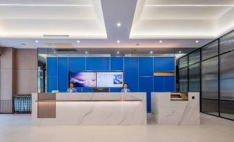 Echarm Hotel (Zhanjiang Haibin Avenue Zhong Jiangnan Shijia)