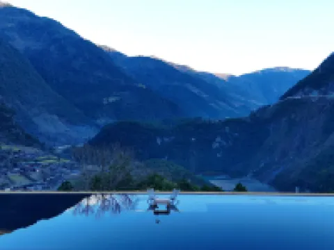 Bingzhong Luo Yunye Jianjiang Hotel di Gongshan