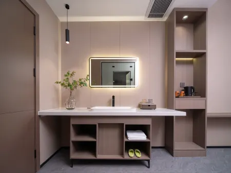 鳳凰鳴雲國際飯店（鳳凰古城店）