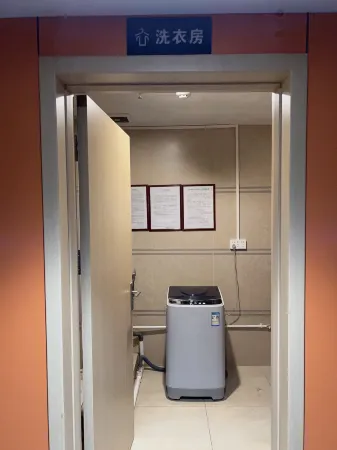 Yuezhi Hotel (Huazhou Beijing Road) Отели в г. Хуачжоу