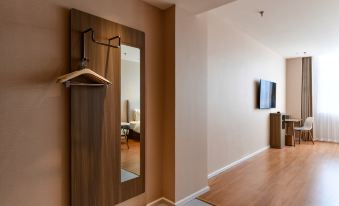 HanTing Hotel (Chengde Kuancheng Bus Station)