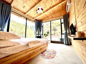 What's happening in the mountains? Wild luxury private hot spring homestay