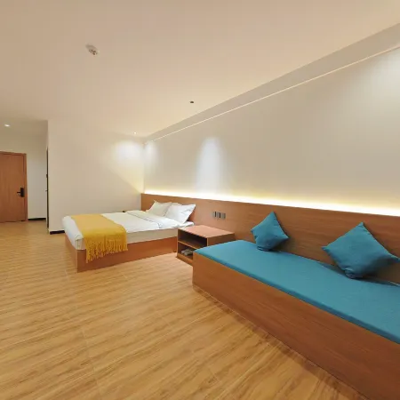 Liuli Tile Courtyard Hotel