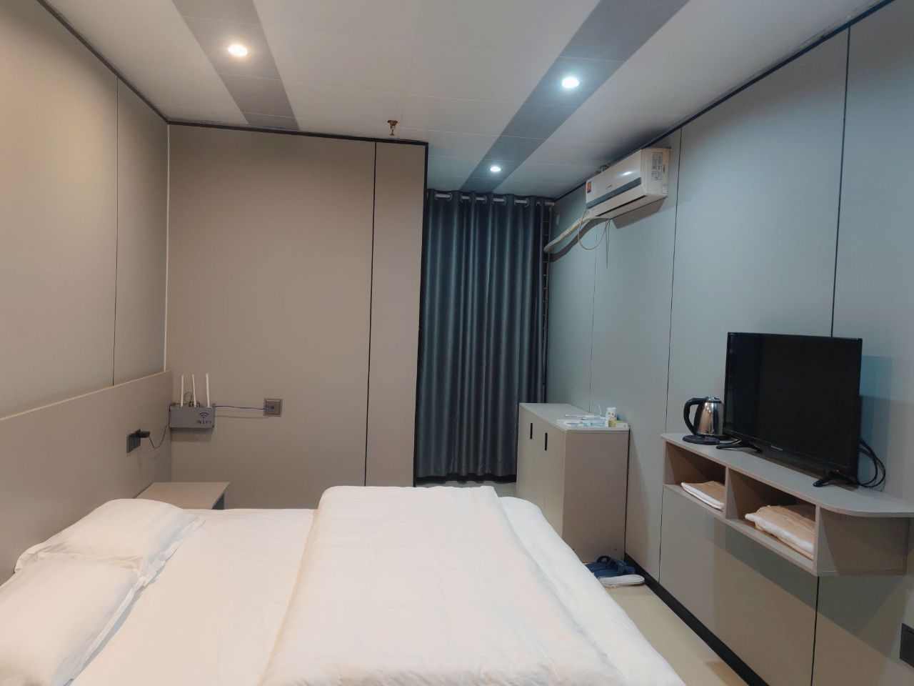 Junan Business HotelOver view