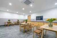 Boman Hotel (Zhuji High-speed Railway Station Baolong Plaza)