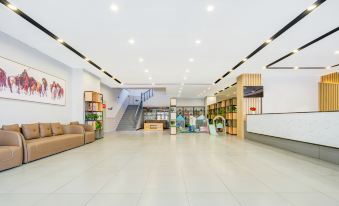 Home Inn Baiyun Hotel (Manzhouli Matryowa Plaza Wanda Branch)