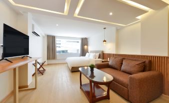 Ratchathewi Hyde Away