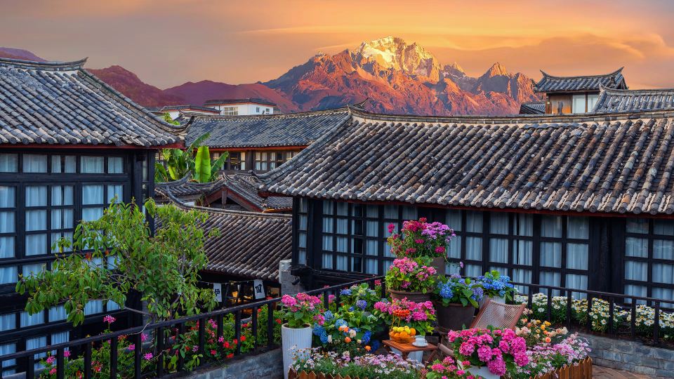 Haitang Bay Resort Pillow Mountain Xigu Snow Mountain View Garden Beauty Villa