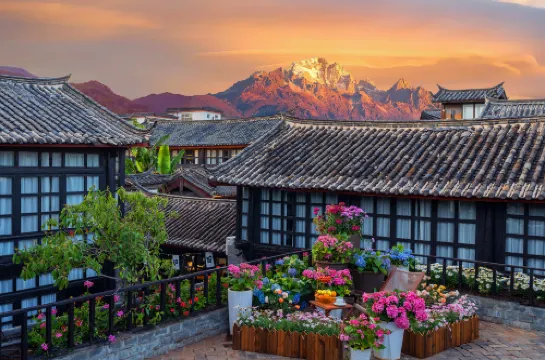 Haitang Bay Resort Pillow Mountain Xigu Snow Mountain View Garden Beauty Villa