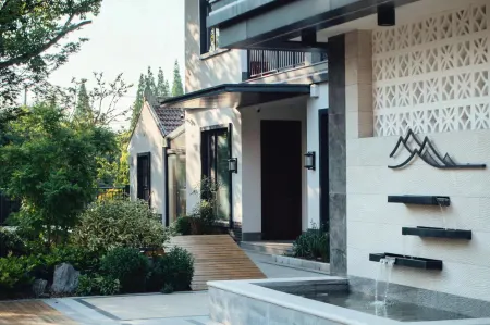 Floral Hotel·Qingfeng Shiguang Hotel ( Shanghai Fengjing Ancient Town Store) Отели рядом с достопримечательностью «Taohua Island»