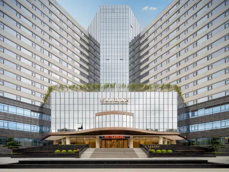 Zhuhai Jinwan Airport Hotel Отели рядом с достопримечательностью «Zhuhai College of Science and Technology»